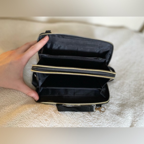 Hand Embroidered Mexican purse - Picture 3 of 3